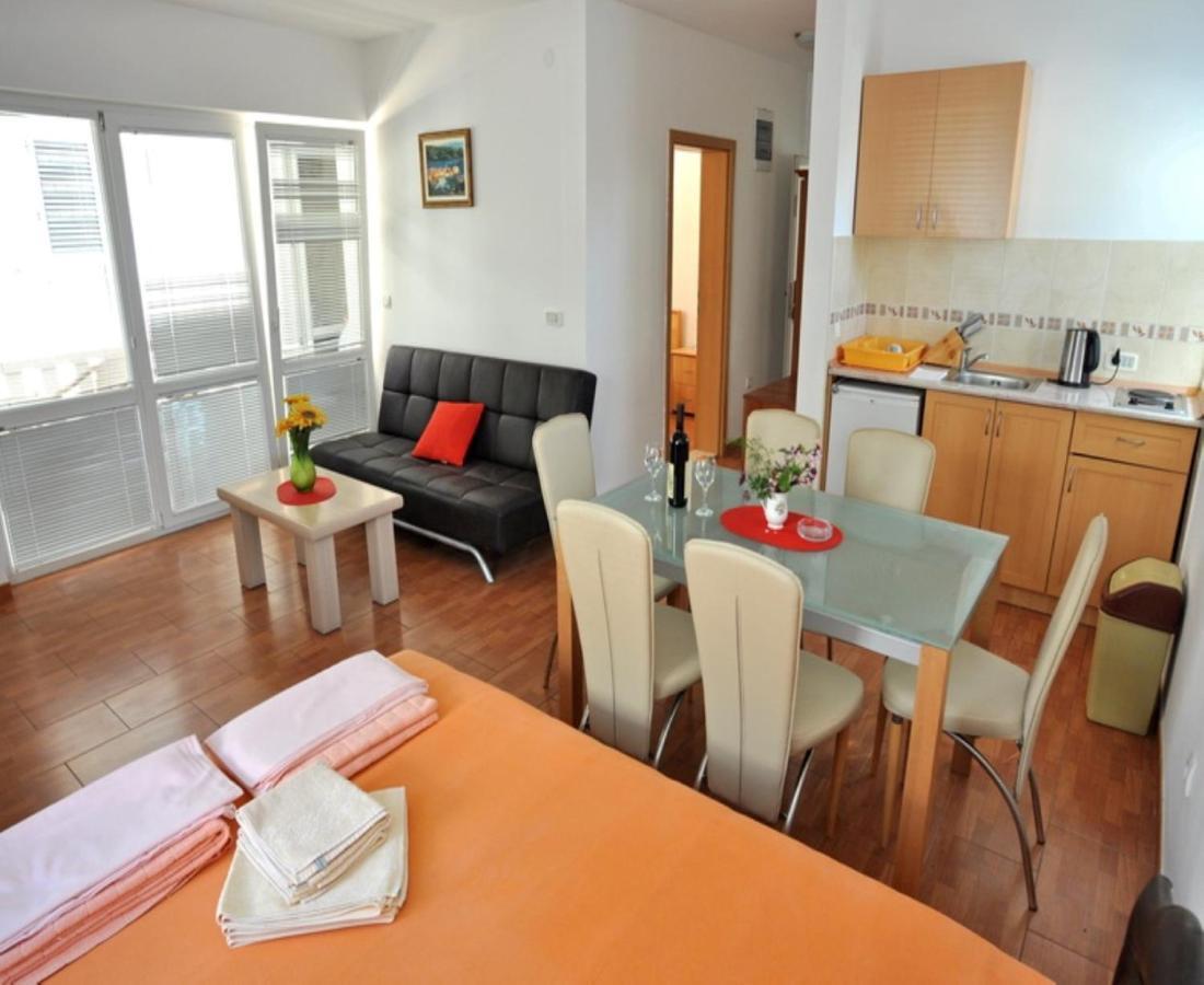 Apartments Franicevic Petrovac الغرفة الصورة